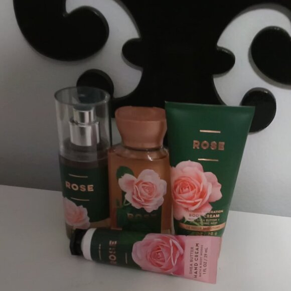 Bath and body works Rose Travel set - Picture 2 of 2